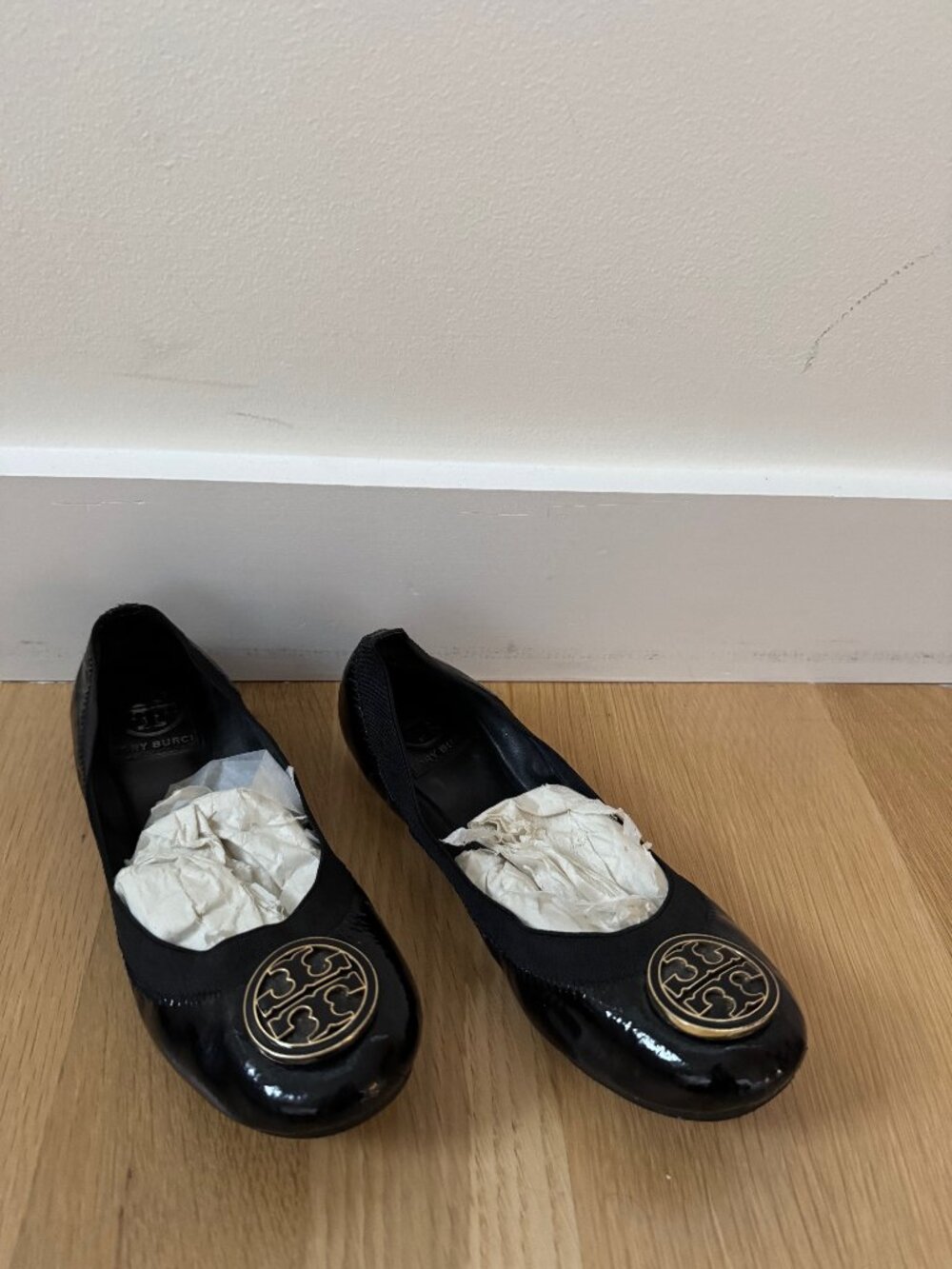 Tory Burch Caroline Black Patent Elastic Ballet Flats, Size 7, Gold Logo Box.